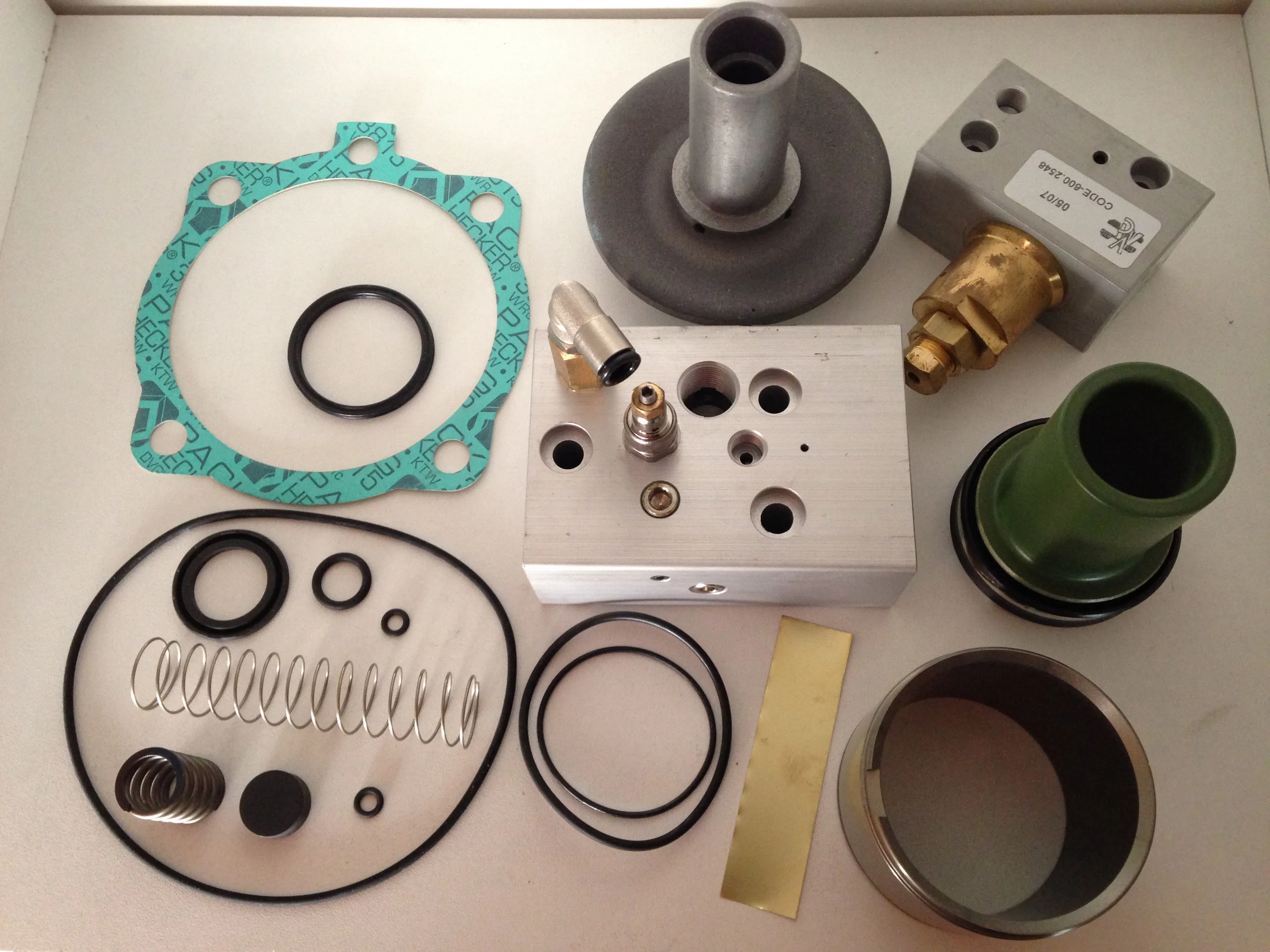 KVADRH.2370 Replacement kit for intake valve RH100EPI image 0