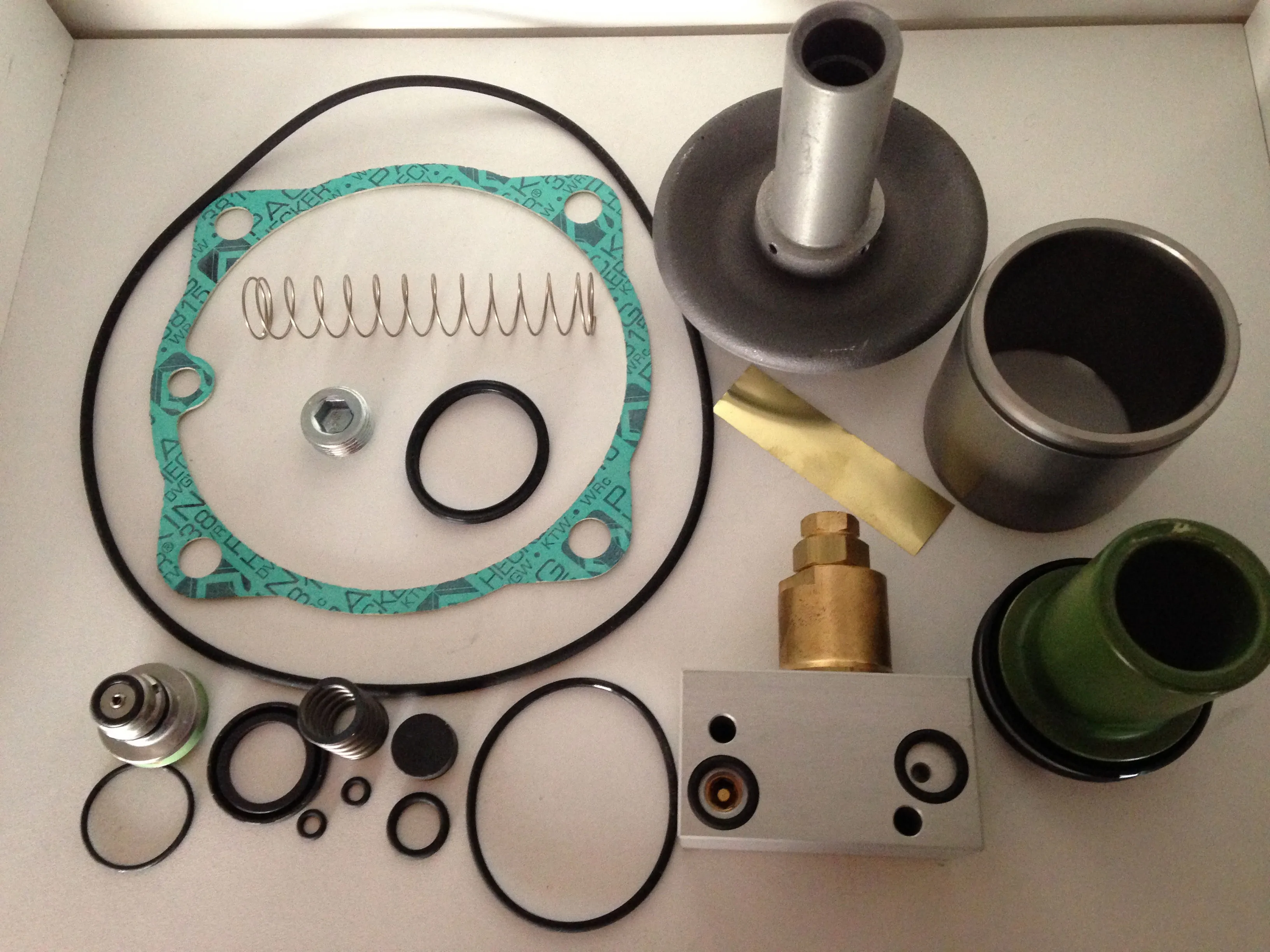 KVADRH.2575 Replacement kit for intake valve RH180EPI/8F image 0